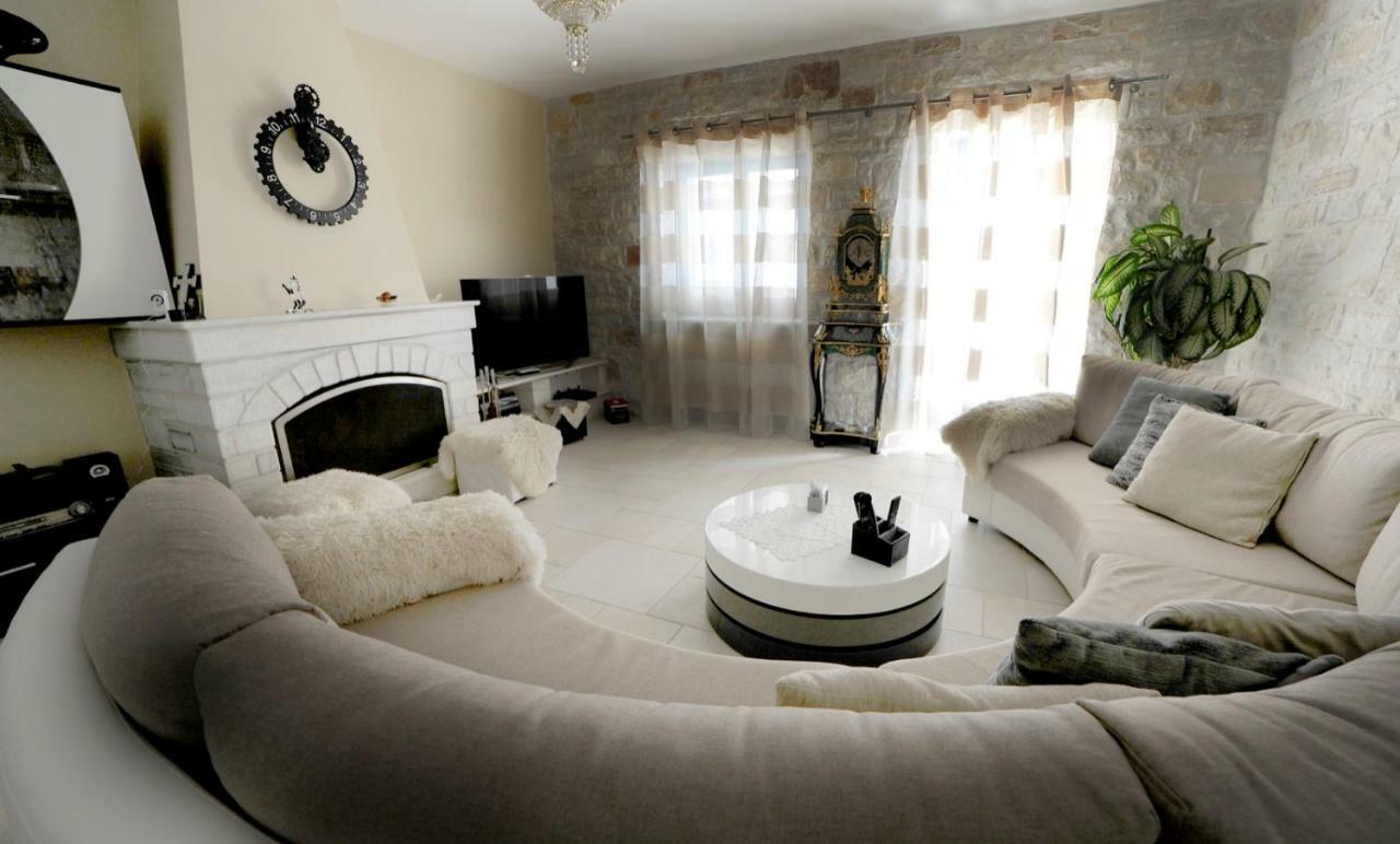 Villa Busho เนาซา ภายนอก รูปภาพ
