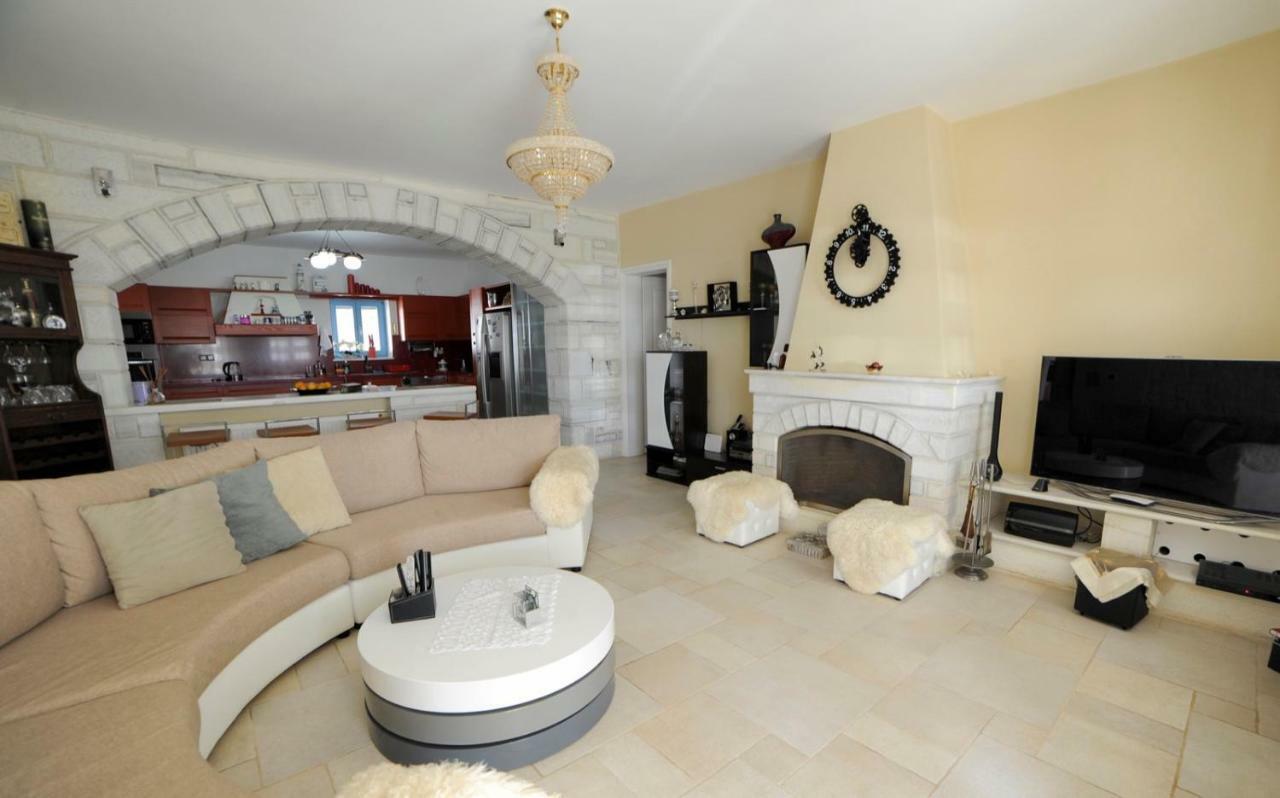 Villa Busho เนาซา ภายนอก รูปภาพ