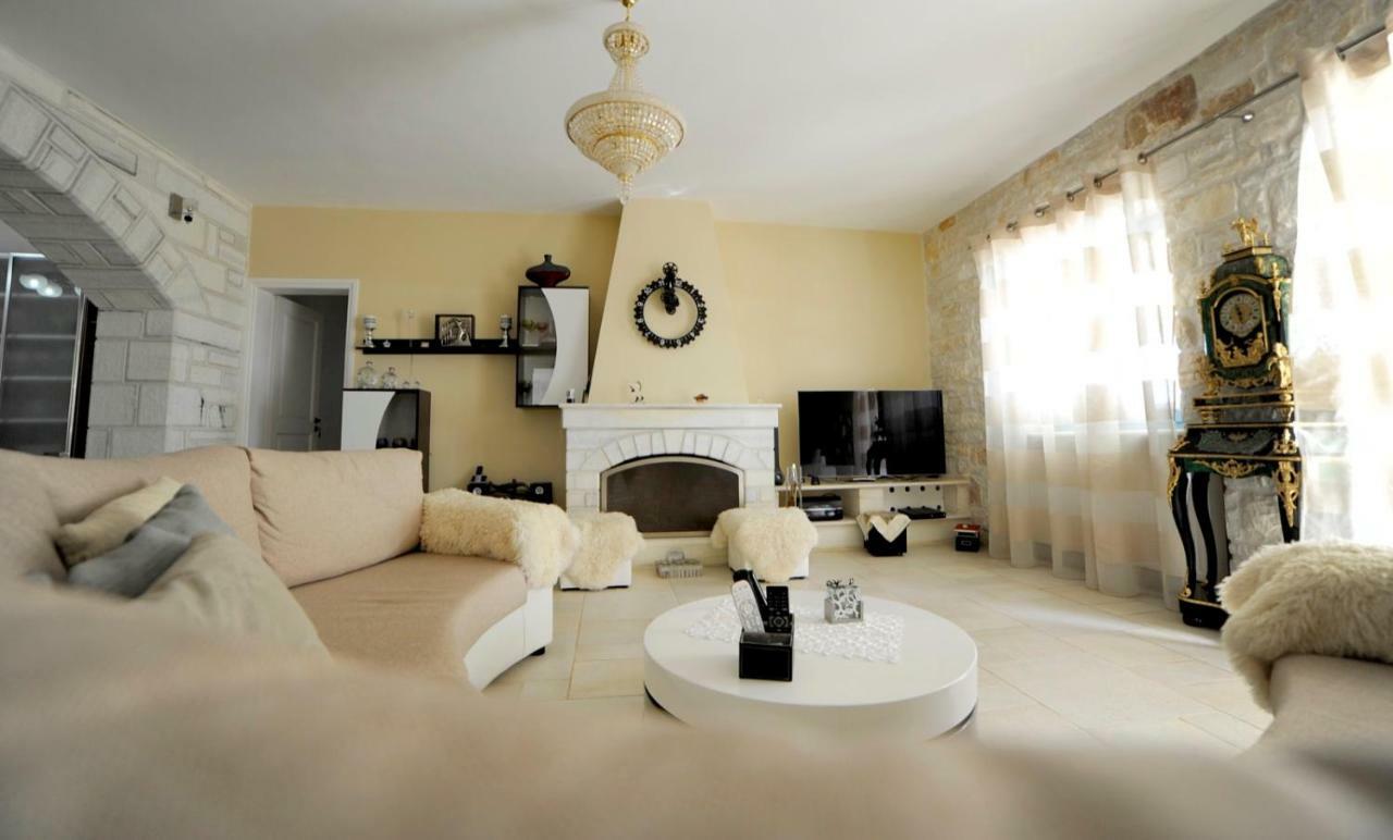 Villa Busho เนาซา ภายนอก รูปภาพ